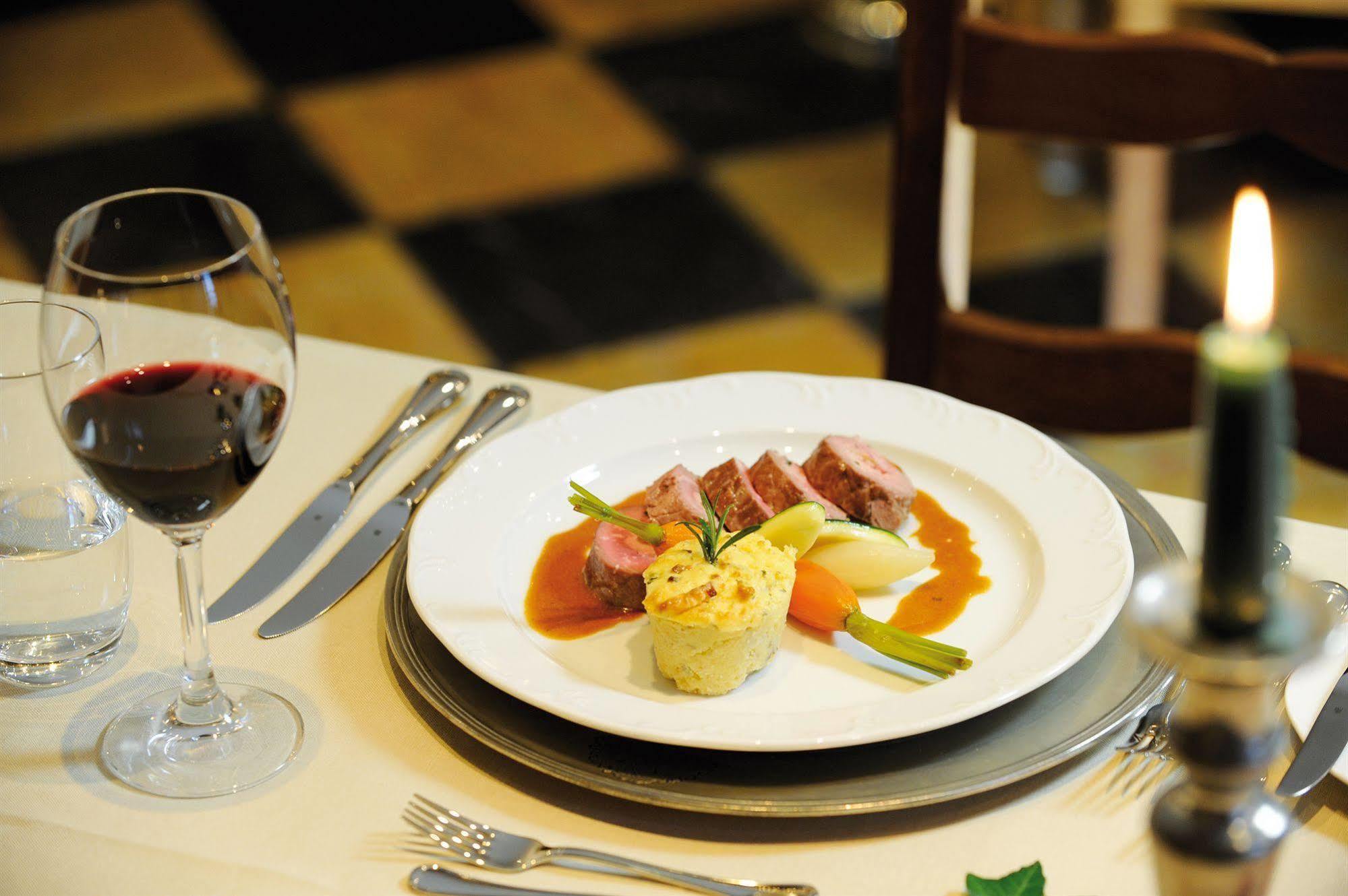 Wellings Romantik Hotel Zur Linde Мёрс Экстерьер фото