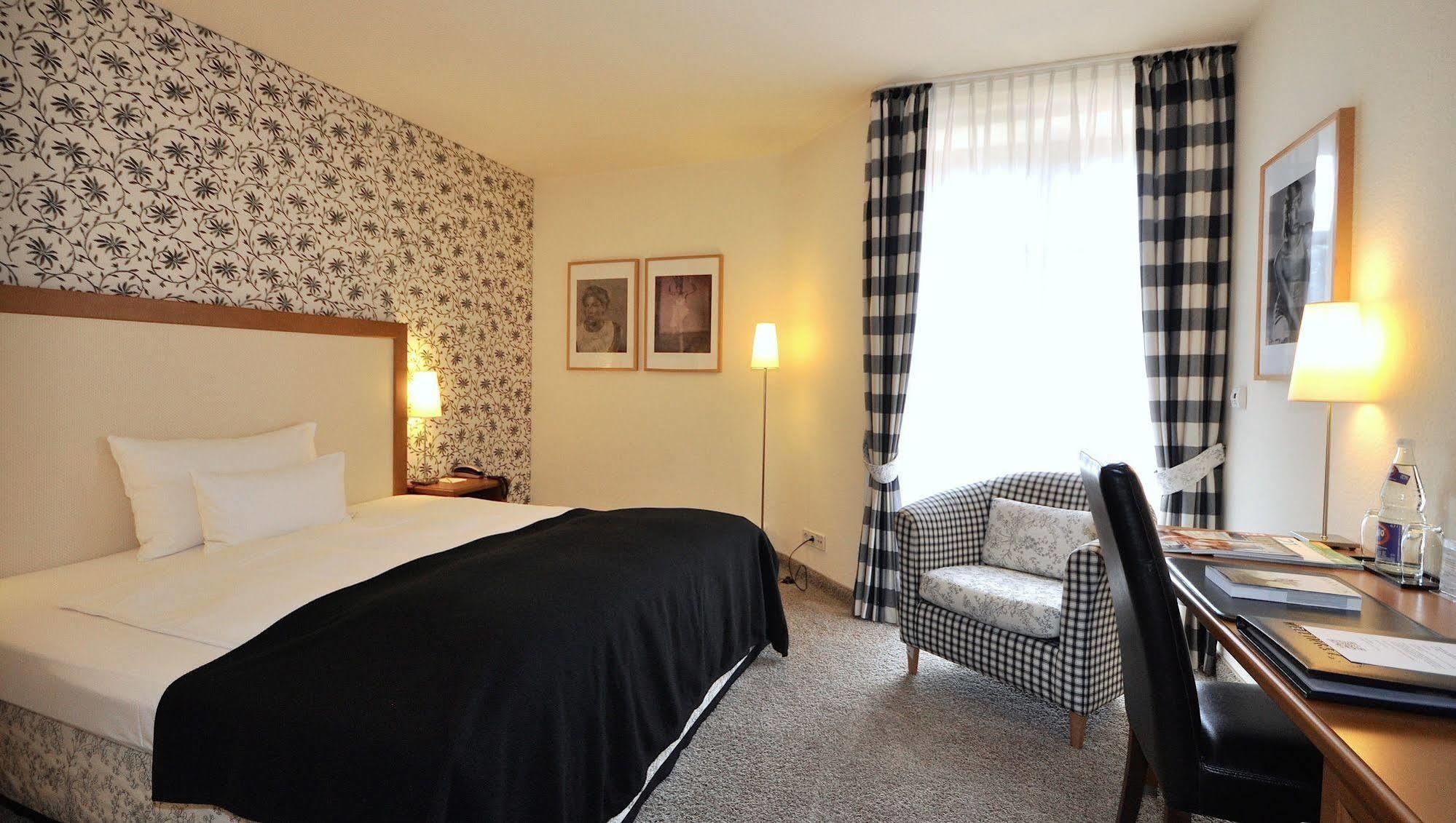 Wellings Romantik Hotel Zur Linde Мёрс Экстерьер фото