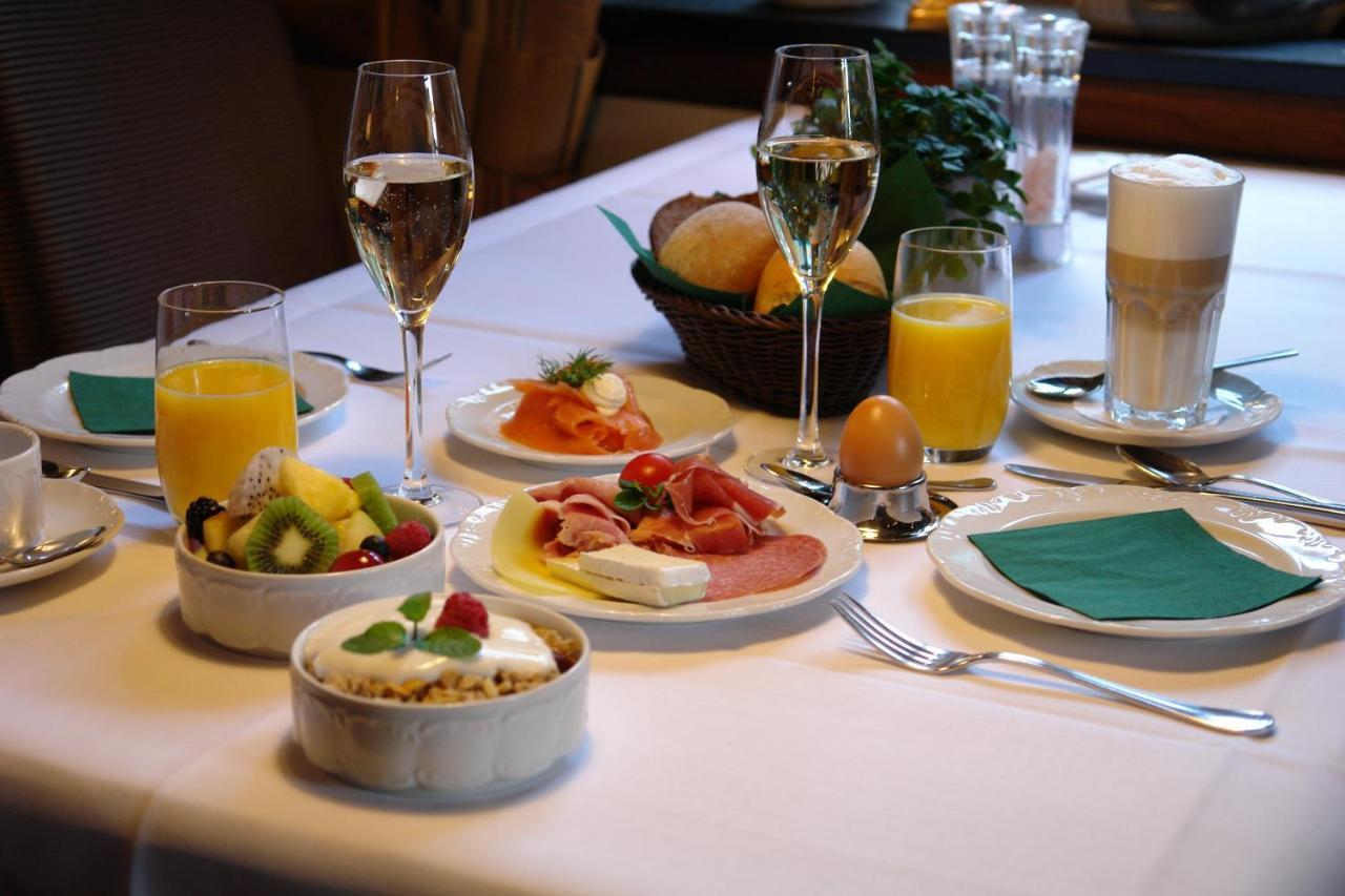 Wellings Romantik Hotel Zur Linde Мёрс Экстерьер фото
